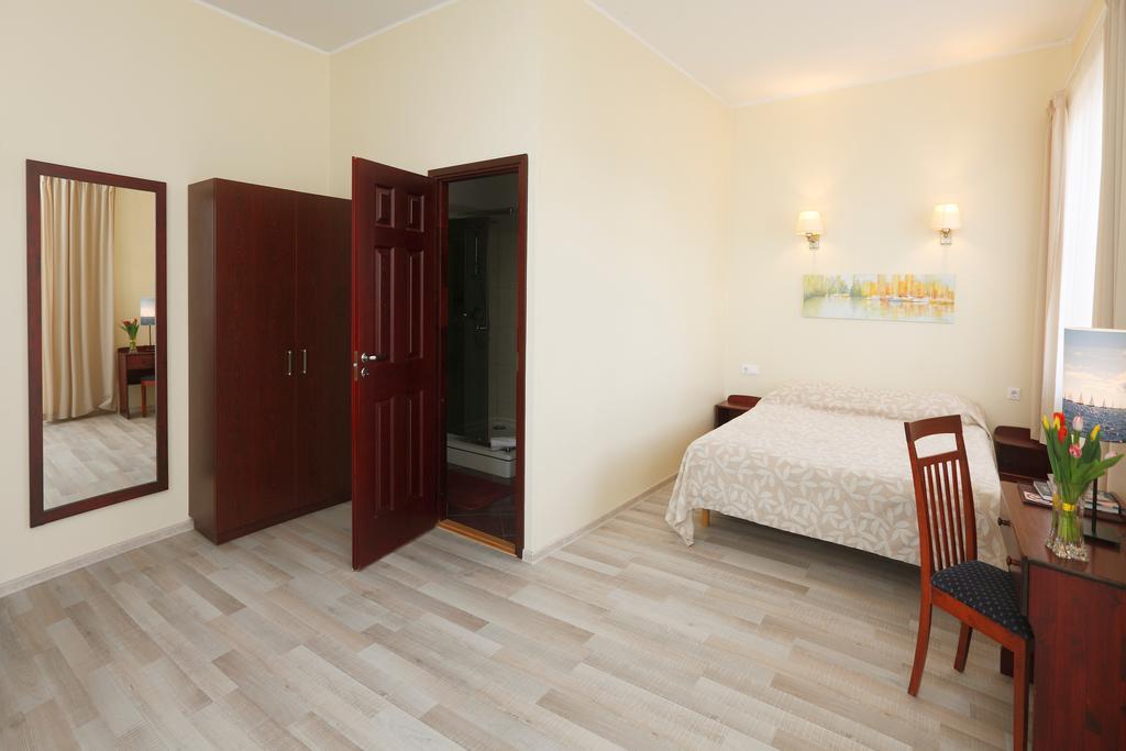 Paernu Jahtklubi Kuelalistemaja Hotel Ngoại thất bức ảnh