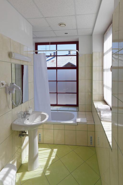 Paernu Jahtklubi Kuelalistemaja Hotel Ngoại thất bức ảnh